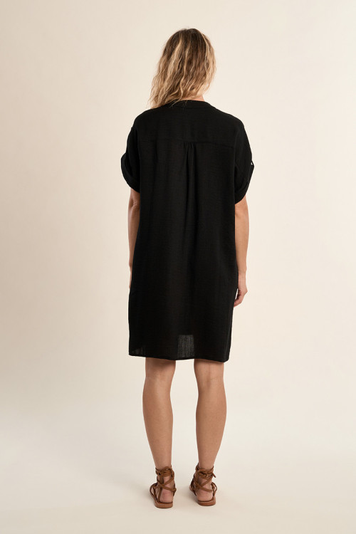 Robe courte, chemise