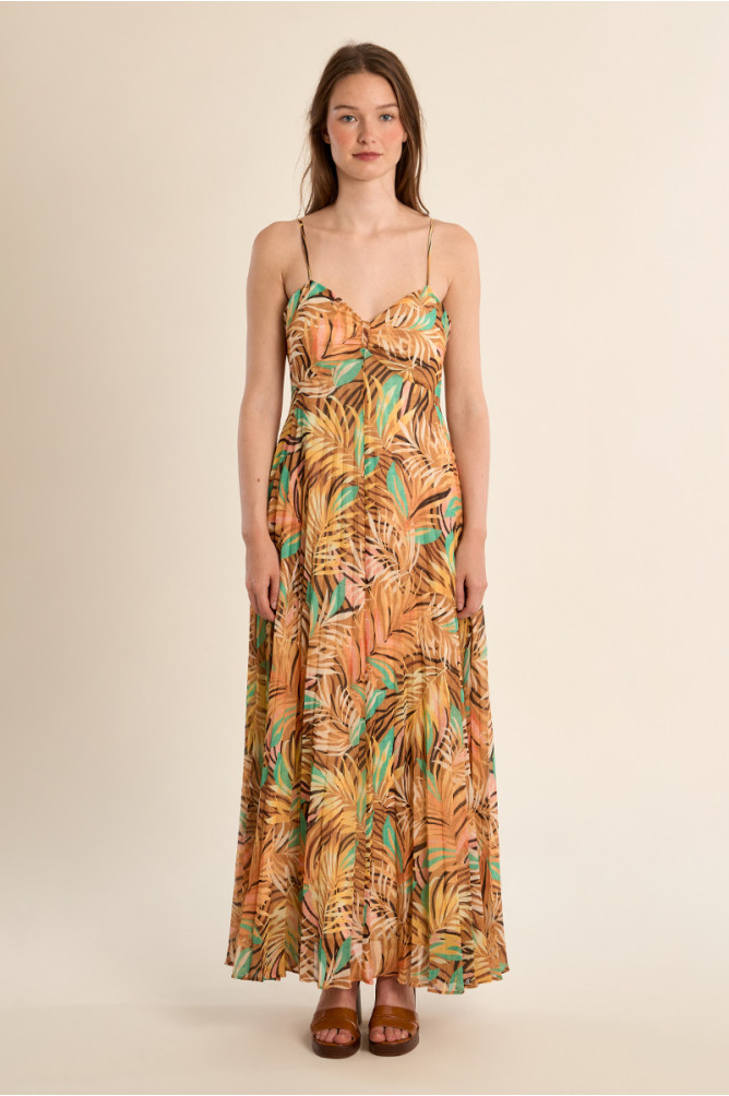 Vestido largo, de tirantes, con estampado.