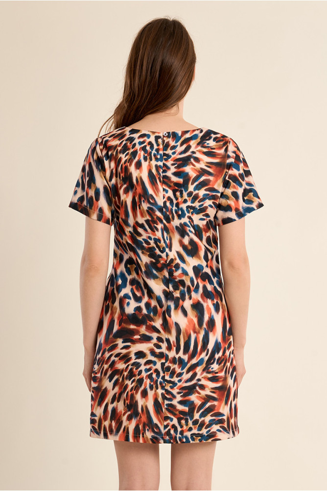 Vestido de manga corta, con estampado.