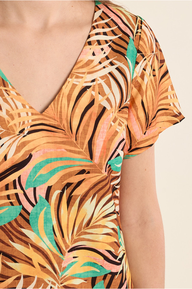 Vestido de manga corta, con estampado.