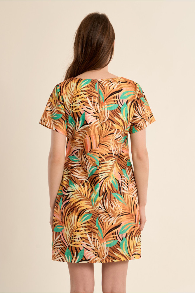 Vestido de manga corta, con estampado.