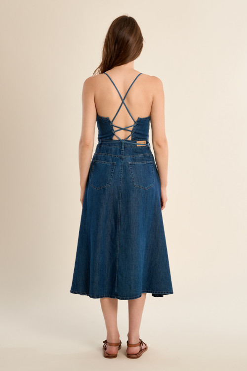 Vestido vaquero, midi, de tirantes.