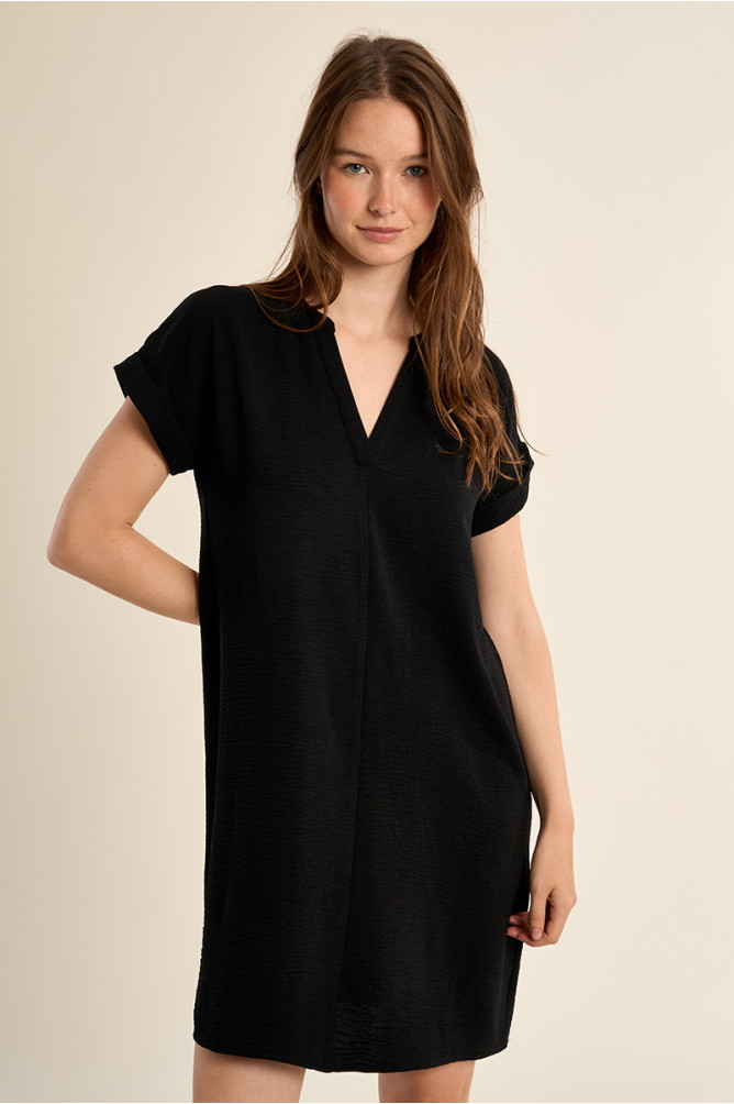 Vestido de manga corta, escote en V.