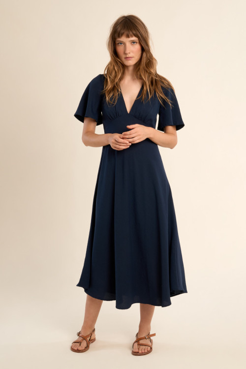 Long dress, V-neck