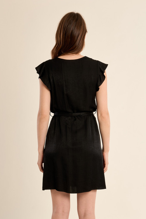 Short dress with a bow at the waist