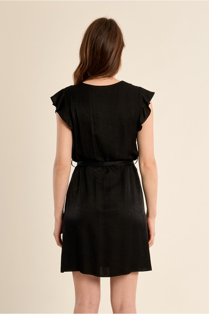 Short dress with a bow at the waist