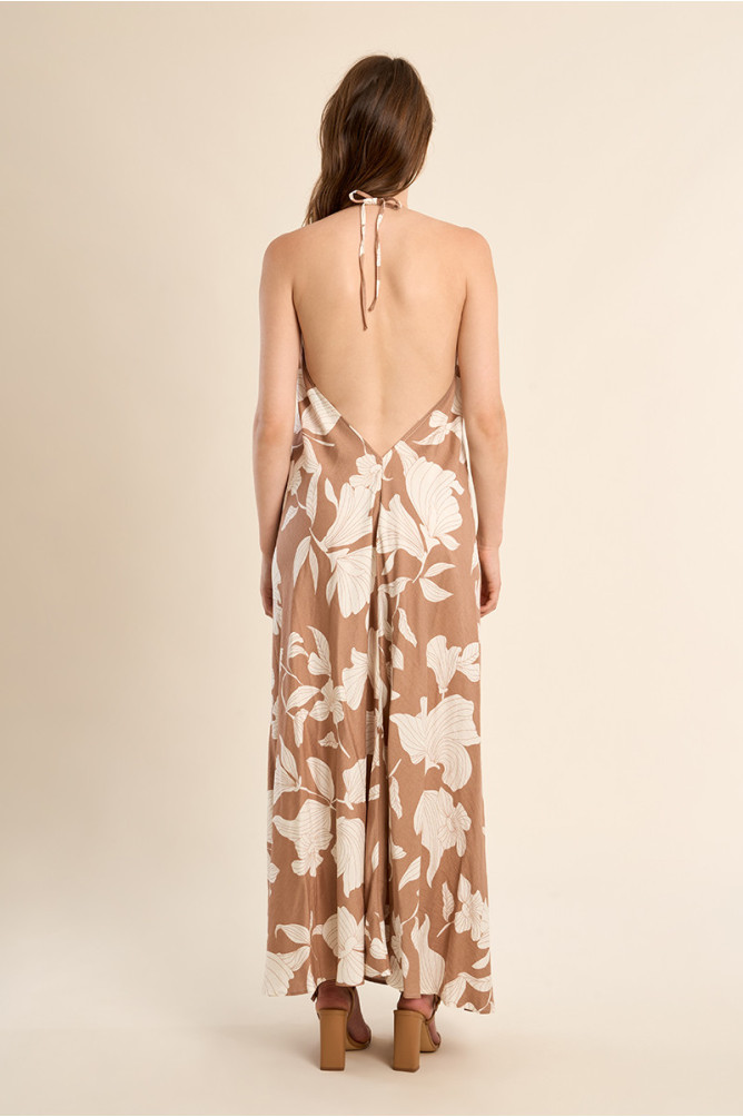 Vestido largo, halter, con estampado.