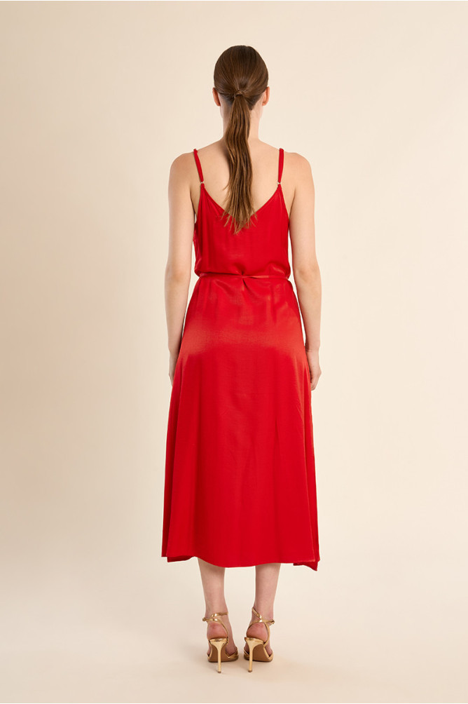 Vestido largo, de tirantes, con lazada.