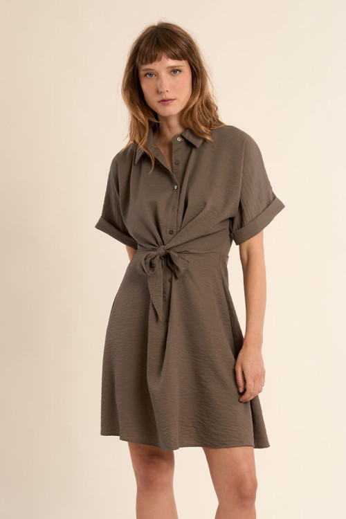 Short dress, knotted at the waist