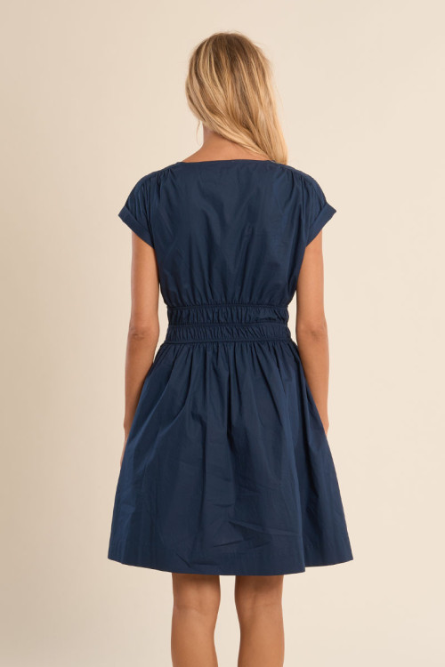 Robe courte en coton, taille smockée