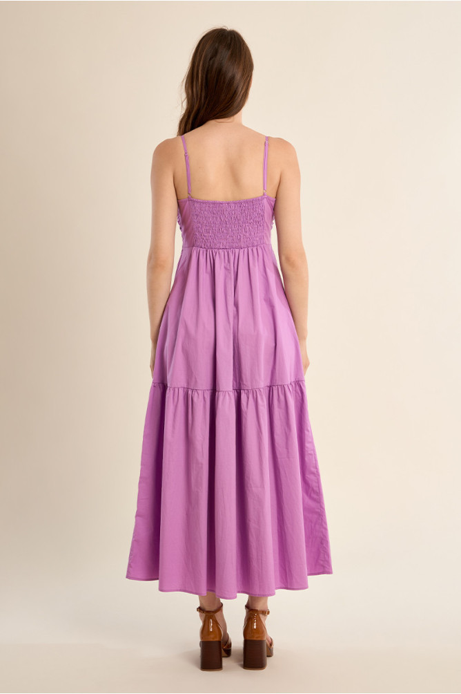 Vestido largo, de tirantes y lazada.