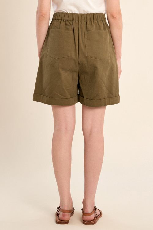 High-waisted shorts, paperbag
