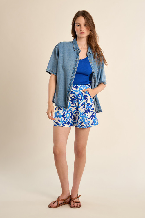 Short de mujer corto, con estampado.