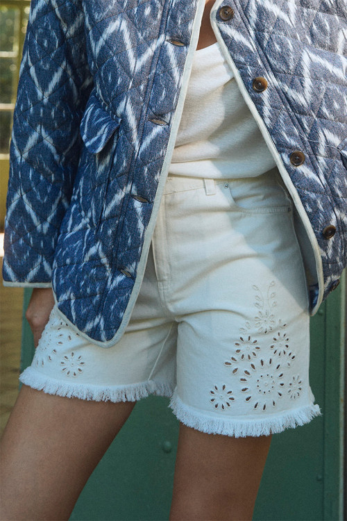 Short de mujer vaquero, motivo flores.