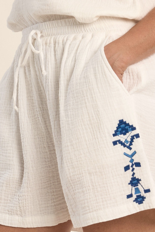 Embroidered shorts, in cotton gauze