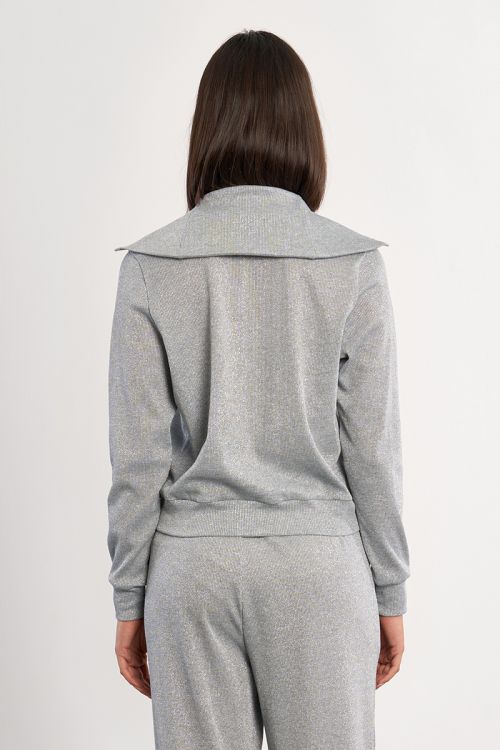 Jersey de mujer de manga larga, cuello alto.