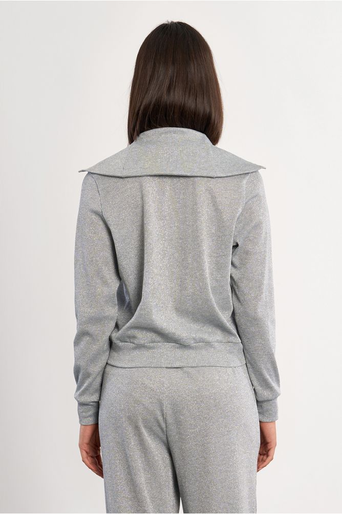 Jersey de mujer de manga larga, cuello alto.