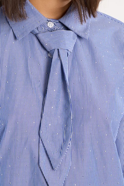 Chemise oversize rayée et strassée, à cravate