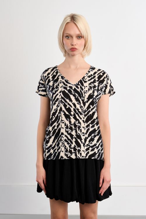 Top de mujer de manga corta, con estampado.