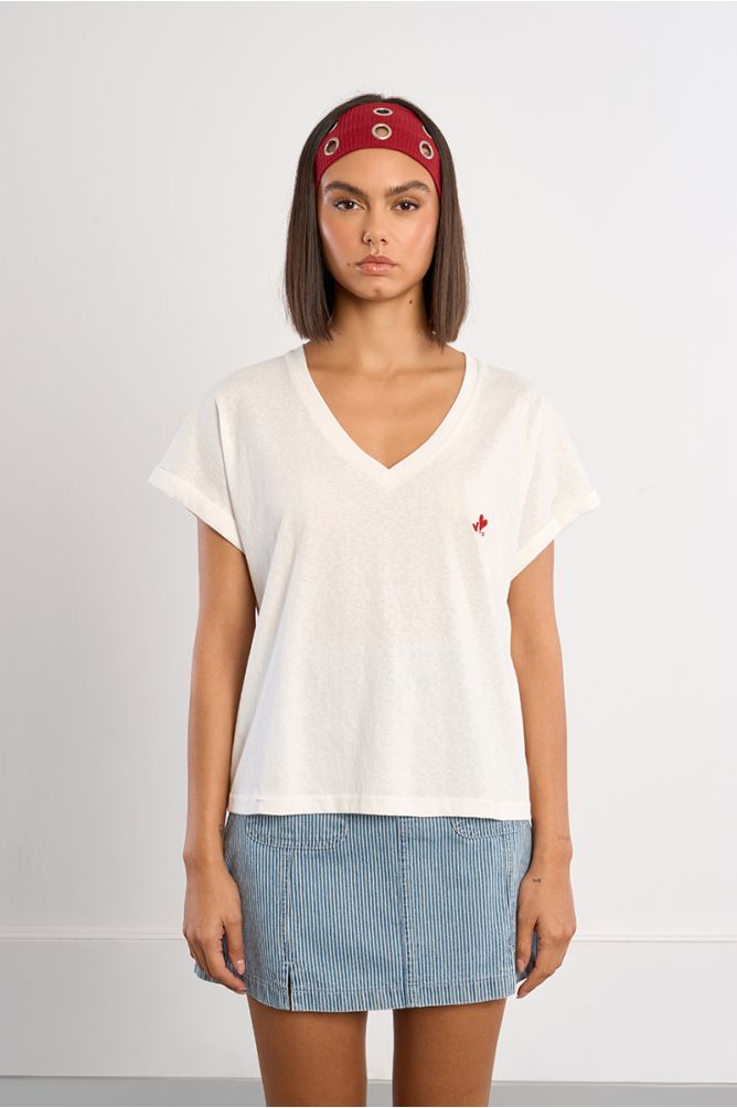 Basic T-shirt with heart embroidery