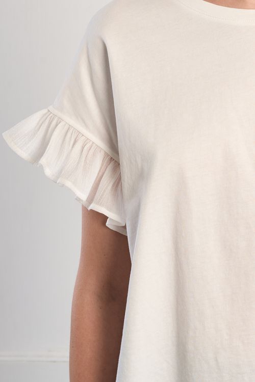 Casual T-shirt with ruffled sleeves