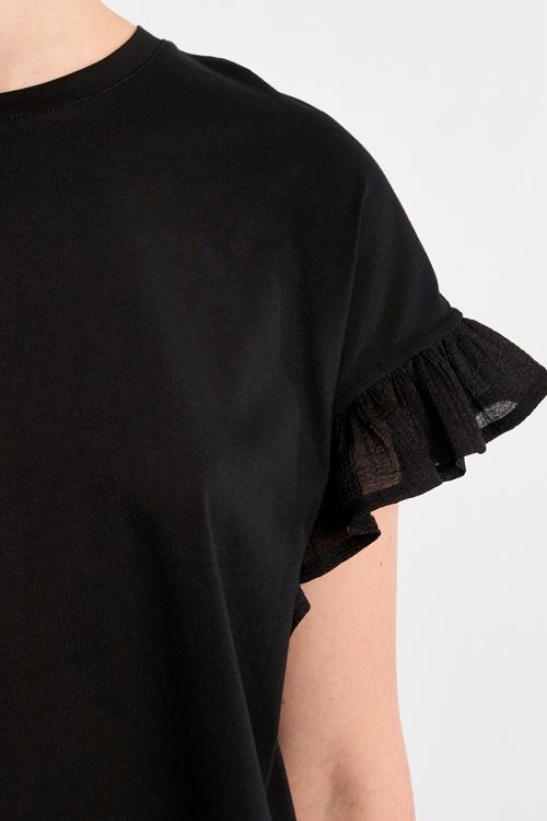 Casual T-shirt with ruffled sleeves