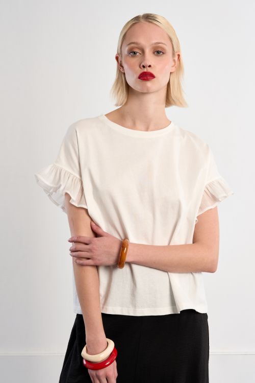 Camiseta de mujer de manga corta, con volantes.