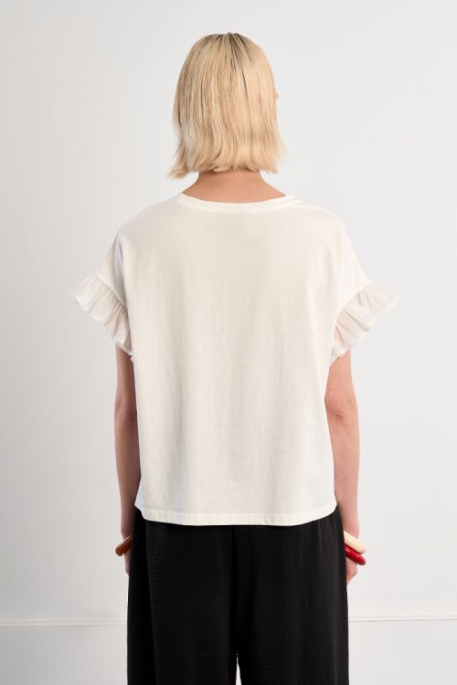 Casual T-shirt with ruffled sleeves