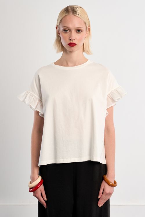 Casual T-shirt with ruffled sleeves