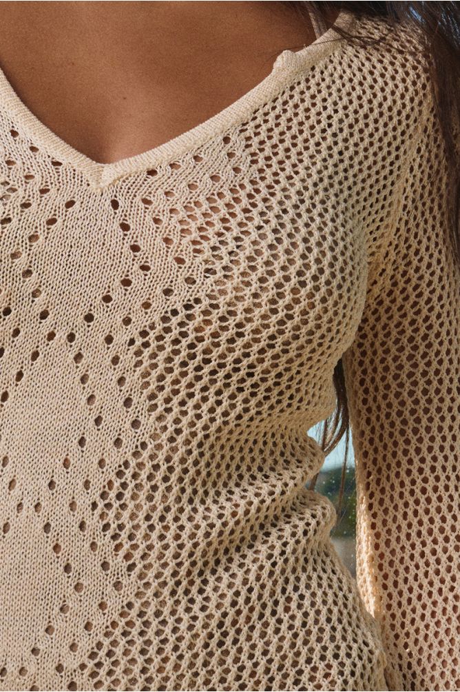 Vestido ajustado, de manga larga, crochet.