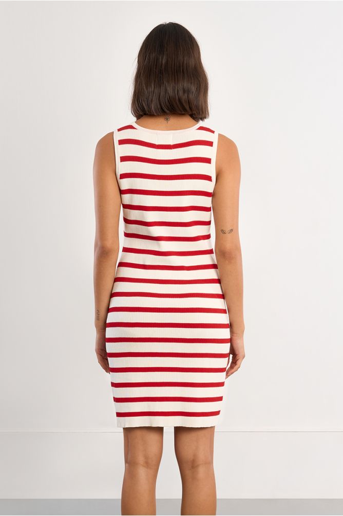 Vestido de manga sisa, estampado rayas.