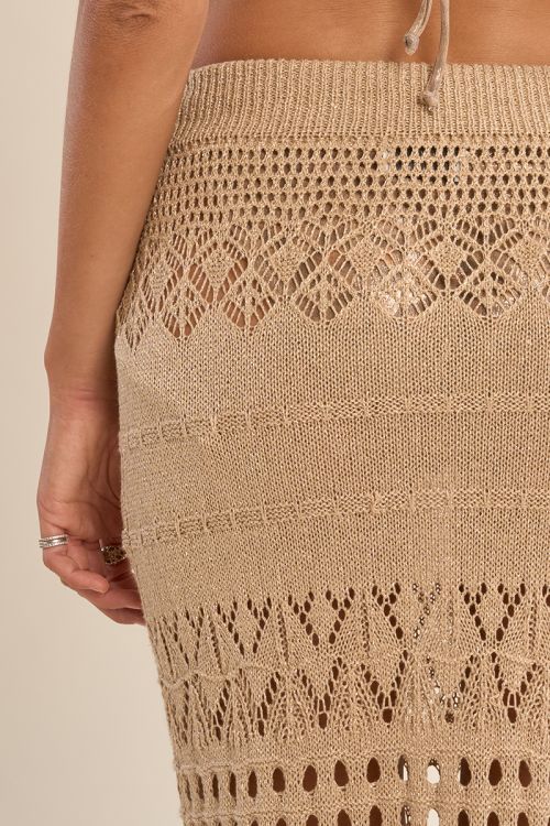 Falda larga, de crochet.