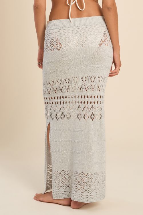 Falda larga, de crochet.