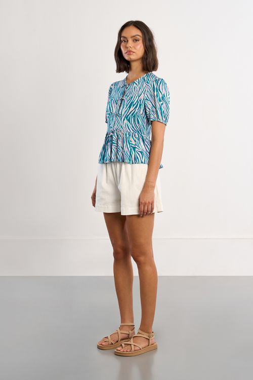 Top de mujer de manga corta, con estampado y lazada.