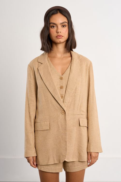 Blazer de mujer de manga larga, con cuello y solapa.