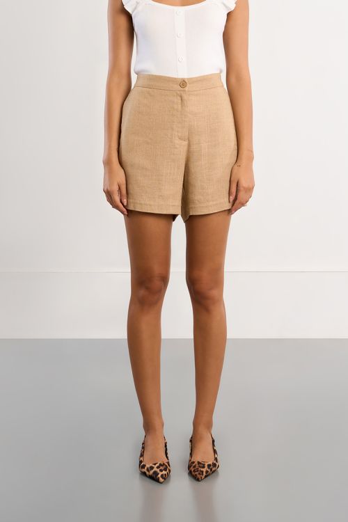 Short de mujer corto, bolsillos al bies.