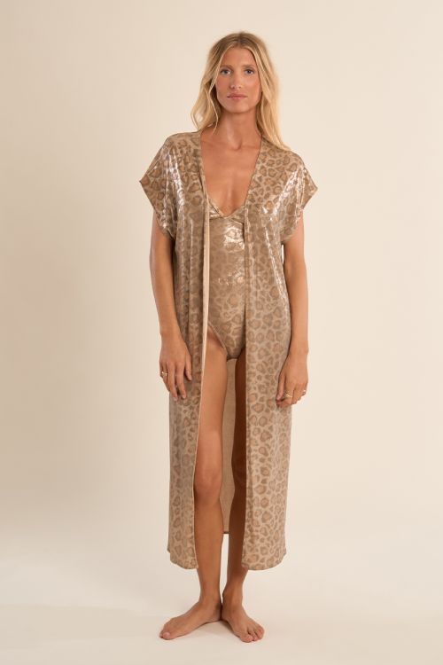 Chaqueta de mujer larga, en tejido brillante, con flecos y estampado.