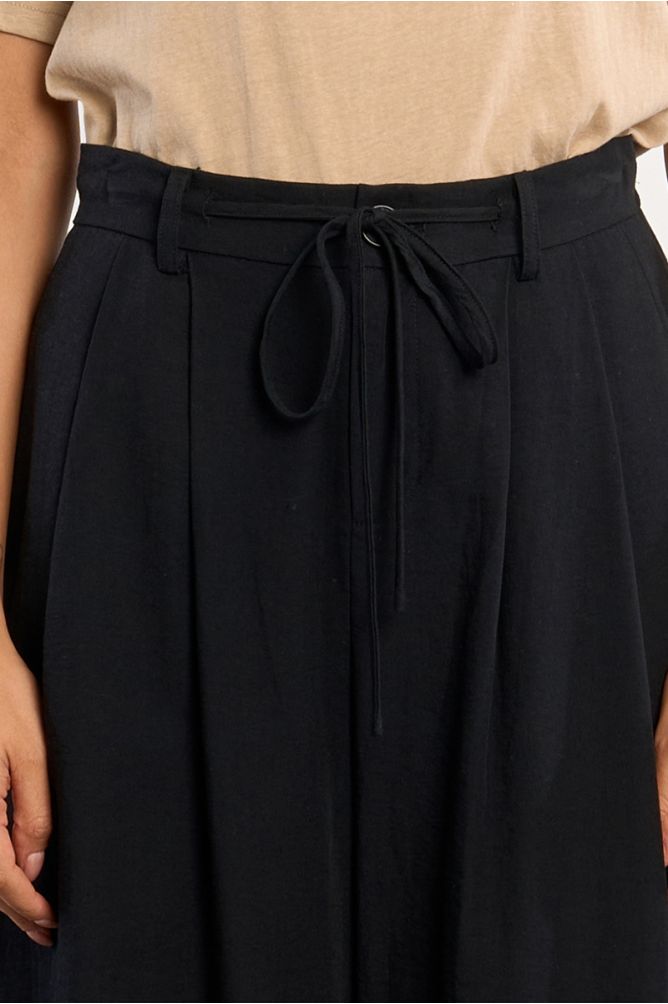Pantalón de mujer largo, vaporoso.