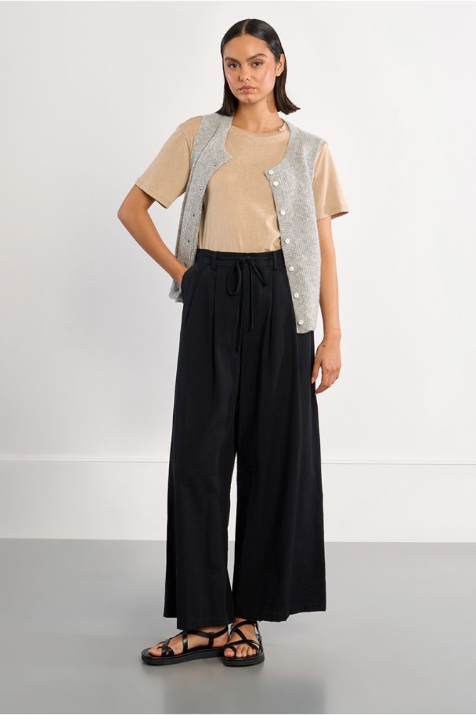 Wide-leg pants, high waist