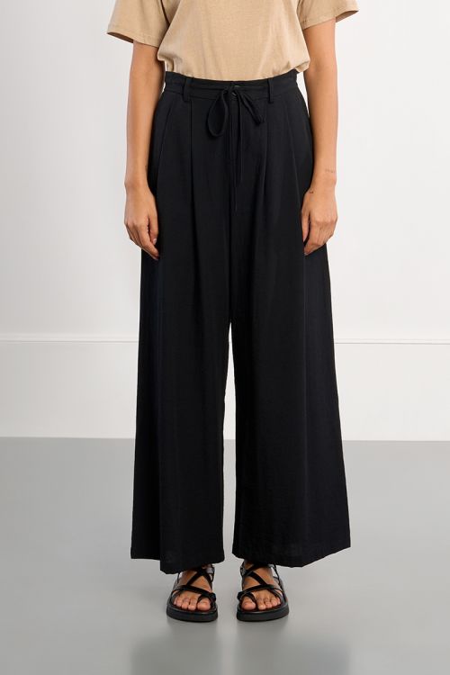 Wide-leg pants, high waist