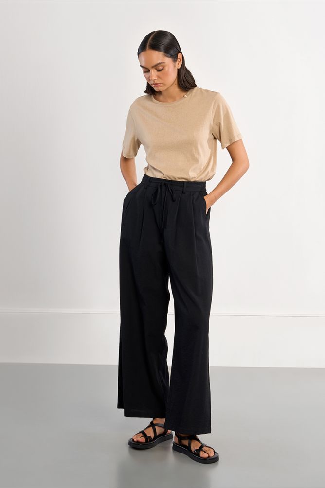 Wide-leg pants, high waist
