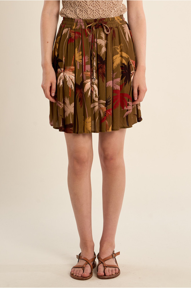 Falda corta, plisada, con estampado.