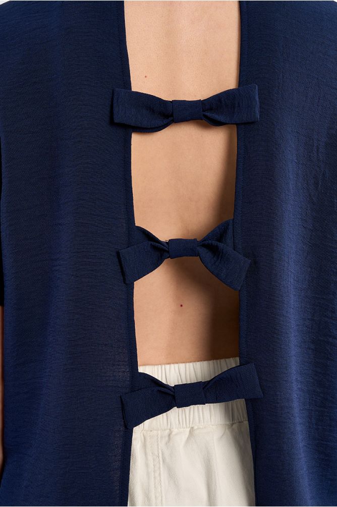 T-shirt bows