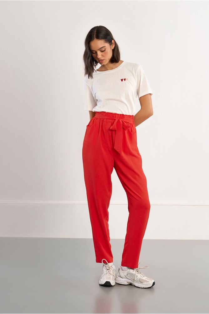 Pantalón de mujer tobillero, con lazada.