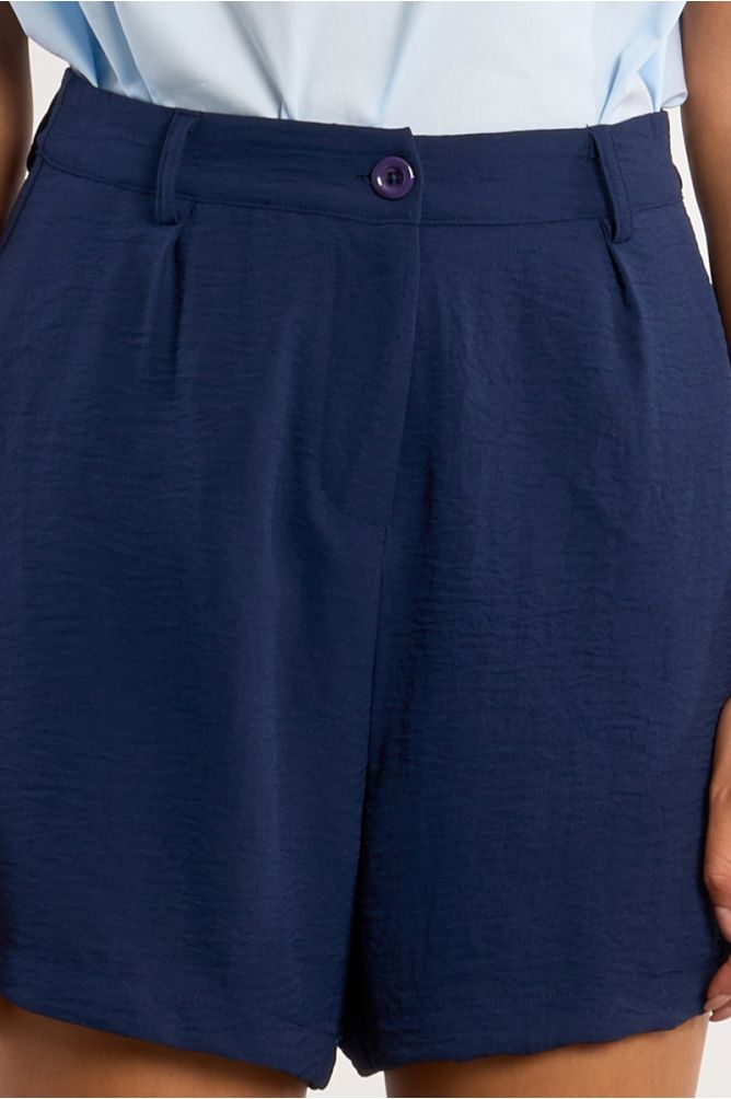 Short de mujer corto, perneras rectas.