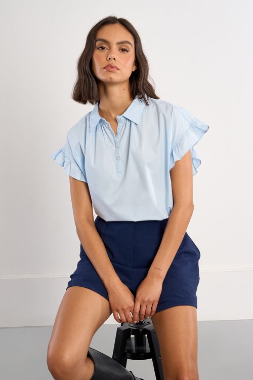 Short de mujer corto, perneras rectas.
