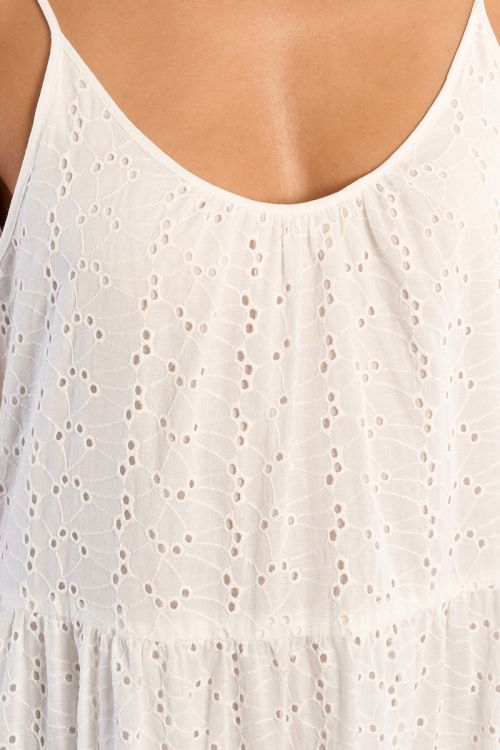 Vestido de tirantes, bordado, con volantes.
