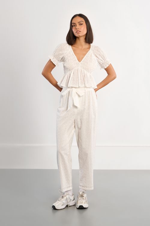Pantalón de mujer tobillero, en tejido acanalado.