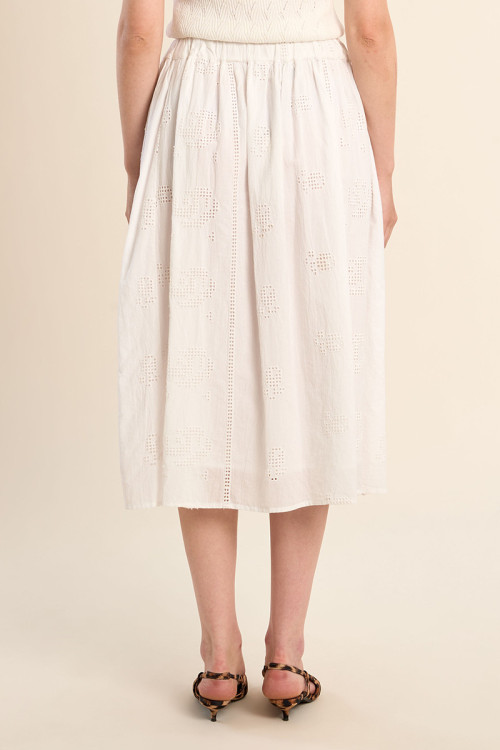 Jupe mi-longue en coton, broderies ajourées