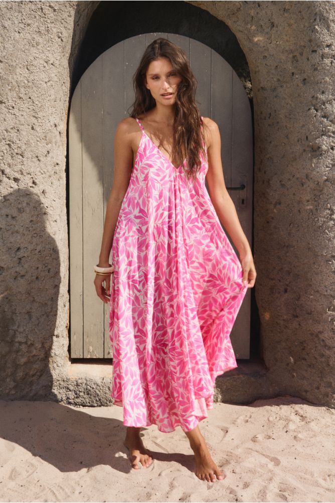 Vestido largo, de tirantes finos, con estampado.